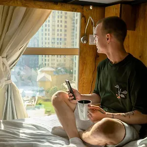 https://lunar-hostel-plus.dubaihotelsoffers.com