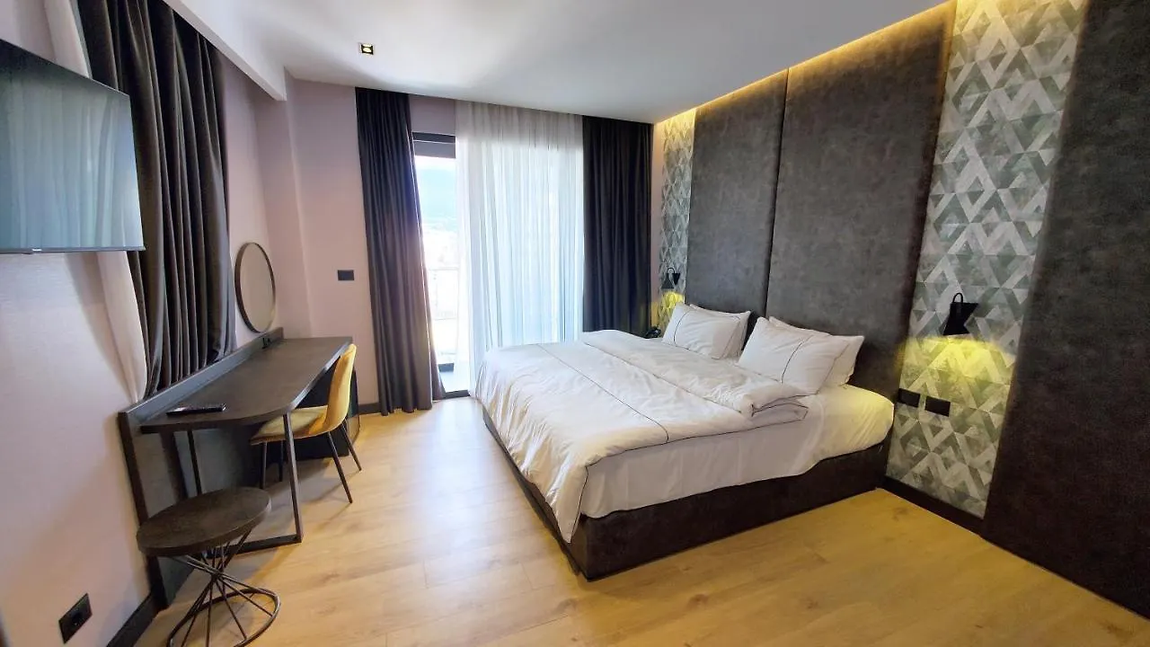 Starlight Hotel Tirana 4*,